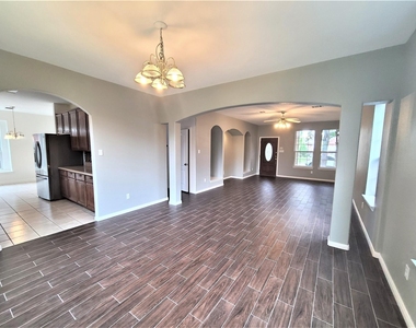 10026 Gil Jr Lane - Photo Thumbnail 3
