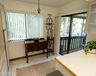 605 Saint Albans Court W - Photo Thumbnail 10