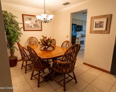 605 Saint Albans Court W - Photo Thumbnail 7