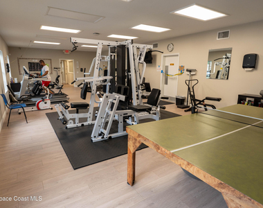 605 Saint Albans Court W - Photo Thumbnail 25