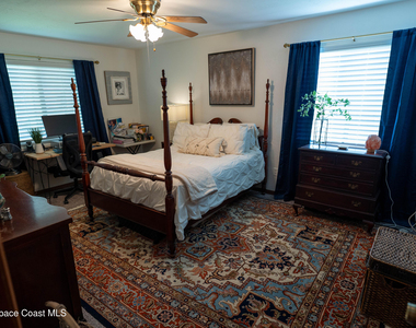 605 Saint Albans Court W - Photo Thumbnail 12