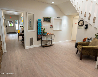 605 Saint Albans Court W - Photo Thumbnail 24