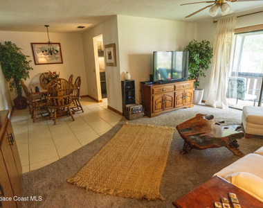 605 Saint Albans Court W - Photo Thumbnail 6