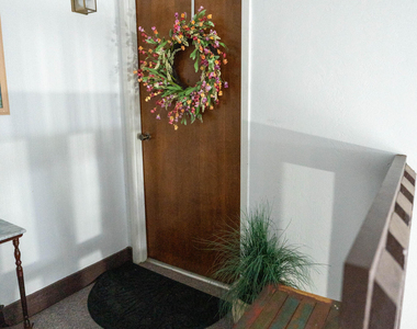 605 Saint Albans Court W - Photo Thumbnail 32
