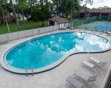 605 Saint Albans Court W - Photo Thumbnail 3