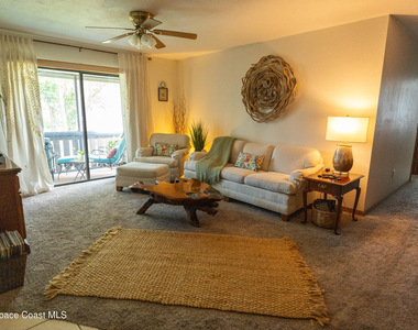 605 Saint Albans Court W - Photo Thumbnail 5