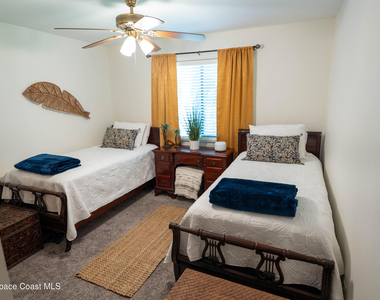 605 Saint Albans Court W - Photo Thumbnail 15