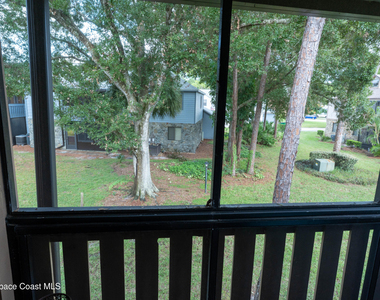605 Saint Albans Court W - Photo Thumbnail 20