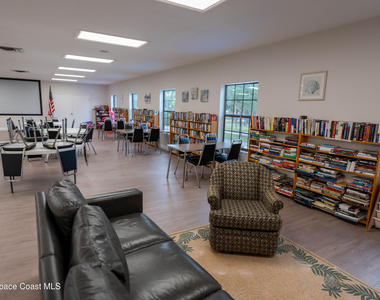 605 Saint Albans Court W - Photo Thumbnail 29