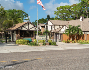 605 Saint Albans Court W - Photo Thumbnail 22