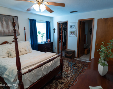 605 Saint Albans Court W - Photo Thumbnail 13