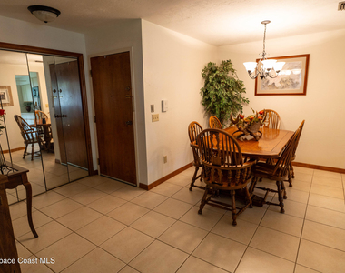 605 Saint Albans Court W - Photo Thumbnail 8