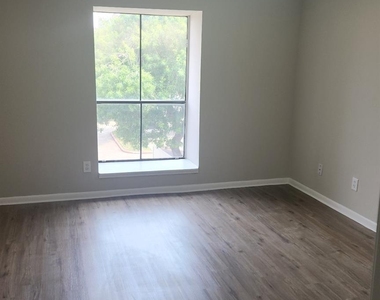 3025 Walnut Bend - Photo Thumbnail 20