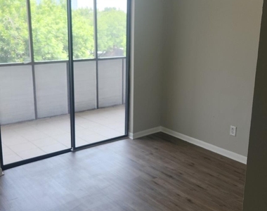 3025 Walnut Bend - Photo Thumbnail 17