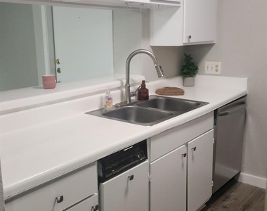 3025 Walnut Bend - Photo Thumbnail 6