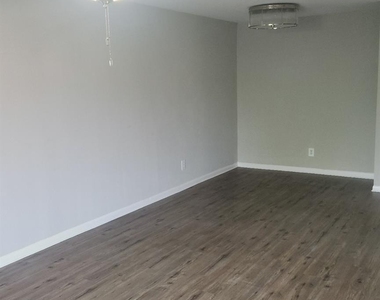 3025 Walnut Bend - Photo Thumbnail 4