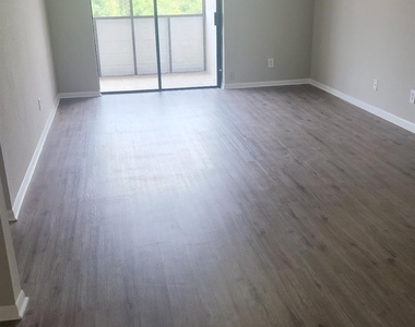 3025 Walnut Bend - Photo Thumbnail 3