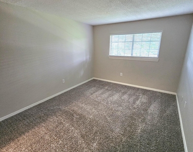 1695 Lee Road - Photo Thumbnail 13