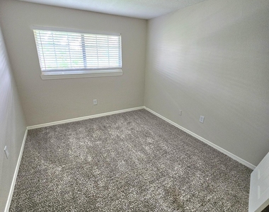 1695 Lee Road - Photo Thumbnail 15