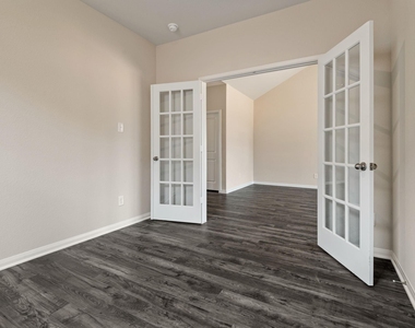 345 Fastboy Lane - Photo Thumbnail 3