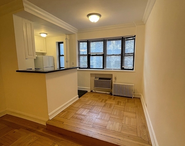 East 46 Street - Photo Thumbnail 1
