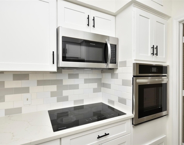 2600 Bellefontaine Street - Photo Thumbnail 12