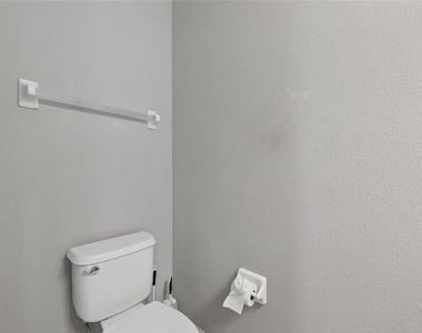 13123 Kings Crossing Drive - Photo Thumbnail 15