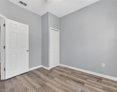 13123 Kings Crossing Drive - Photo Thumbnail 8
