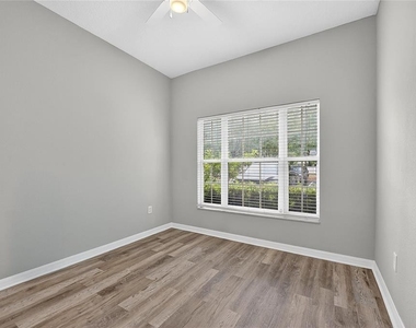 13123 Kings Crossing Drive - Photo Thumbnail 7