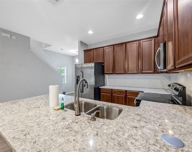6705 Holly Heath Drive - Photo Thumbnail 9