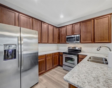 6705 Holly Heath Drive - Photo Thumbnail 12