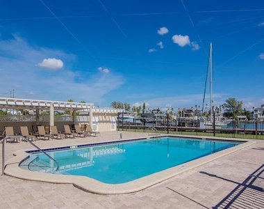 3200 Gulf Boulevard - Photo Thumbnail 36
