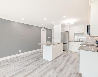 400 64th Avenue - Photo Thumbnail 3