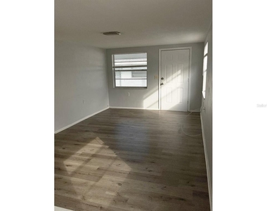 5633 Golden Nugget Drive - Photo Thumbnail 5