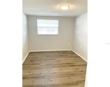 5633 Golden Nugget Drive - Photo Thumbnail 11