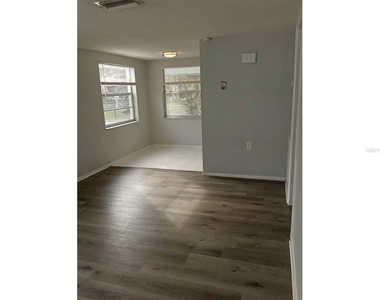 5633 Golden Nugget Drive - Photo Thumbnail 3