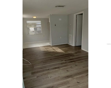 5633 Golden Nugget Drive - Photo Thumbnail 6