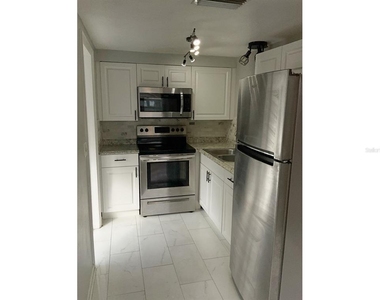 5633 Golden Nugget Drive - Photo Thumbnail 7