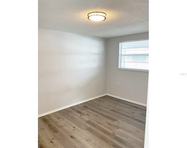 5633 Golden Nugget Drive - Photo Thumbnail 14
