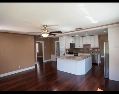 1329 34th Avenue N - Photo Thumbnail 2