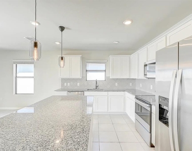 10820 Marlberry Way - Photo Thumbnail 11