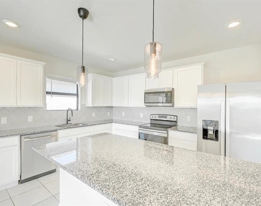 10820 Marlberry Way - Photo Thumbnail 9