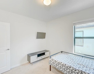 10820 Marlberry Way - Photo Thumbnail 16