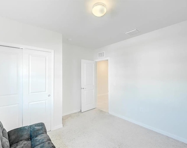 10820 Marlberry Way - Photo Thumbnail 14