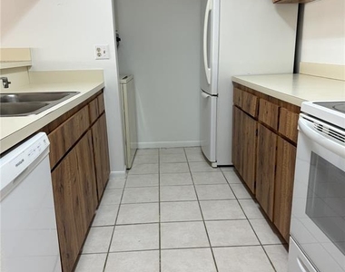 13608 S Village Drive - Photo Thumbnail 7