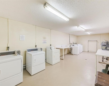 215 Valencia Boulevard - Photo Thumbnail 8