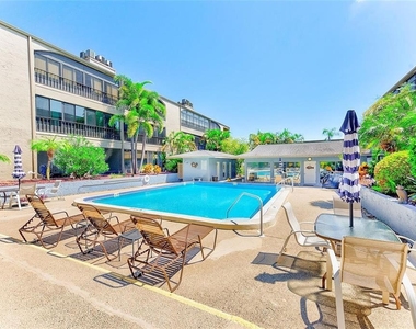 215 Valencia Boulevard - Photo Thumbnail 9