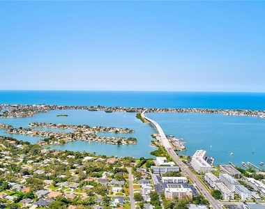 215 Valencia Boulevard - Photo Thumbnail 13