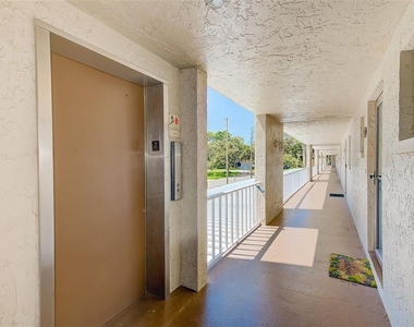 215 Valencia Boulevard - Photo Thumbnail 7