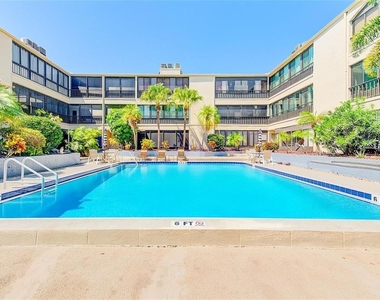 215 Valencia Boulevard - Photo Thumbnail 12